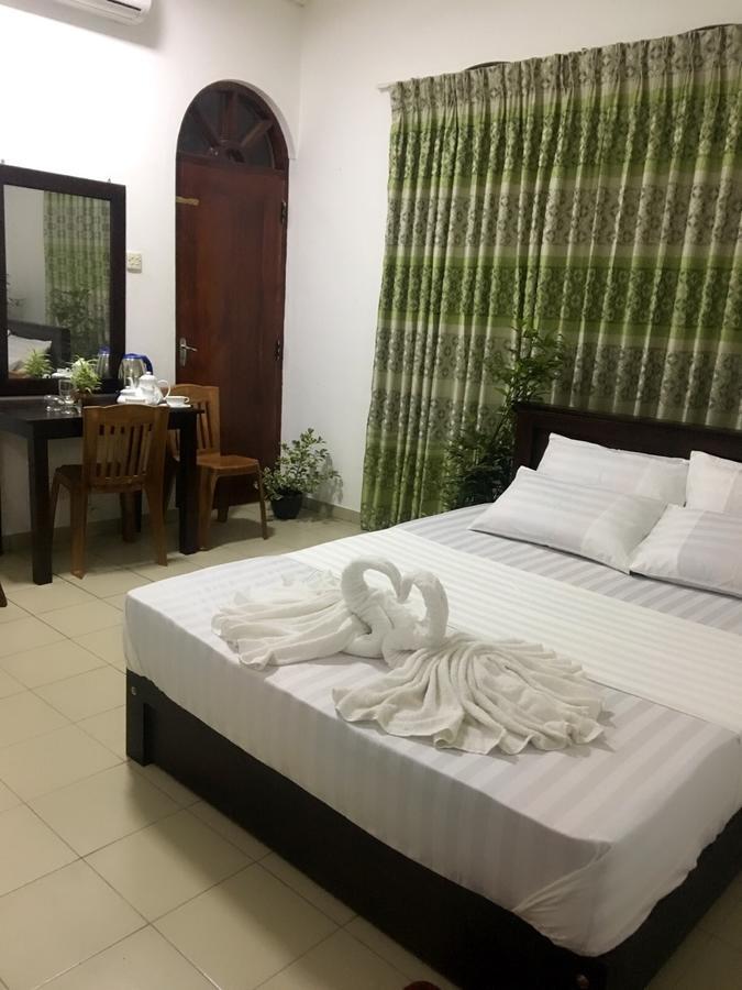 Relax On - Kollupitiya Hotel