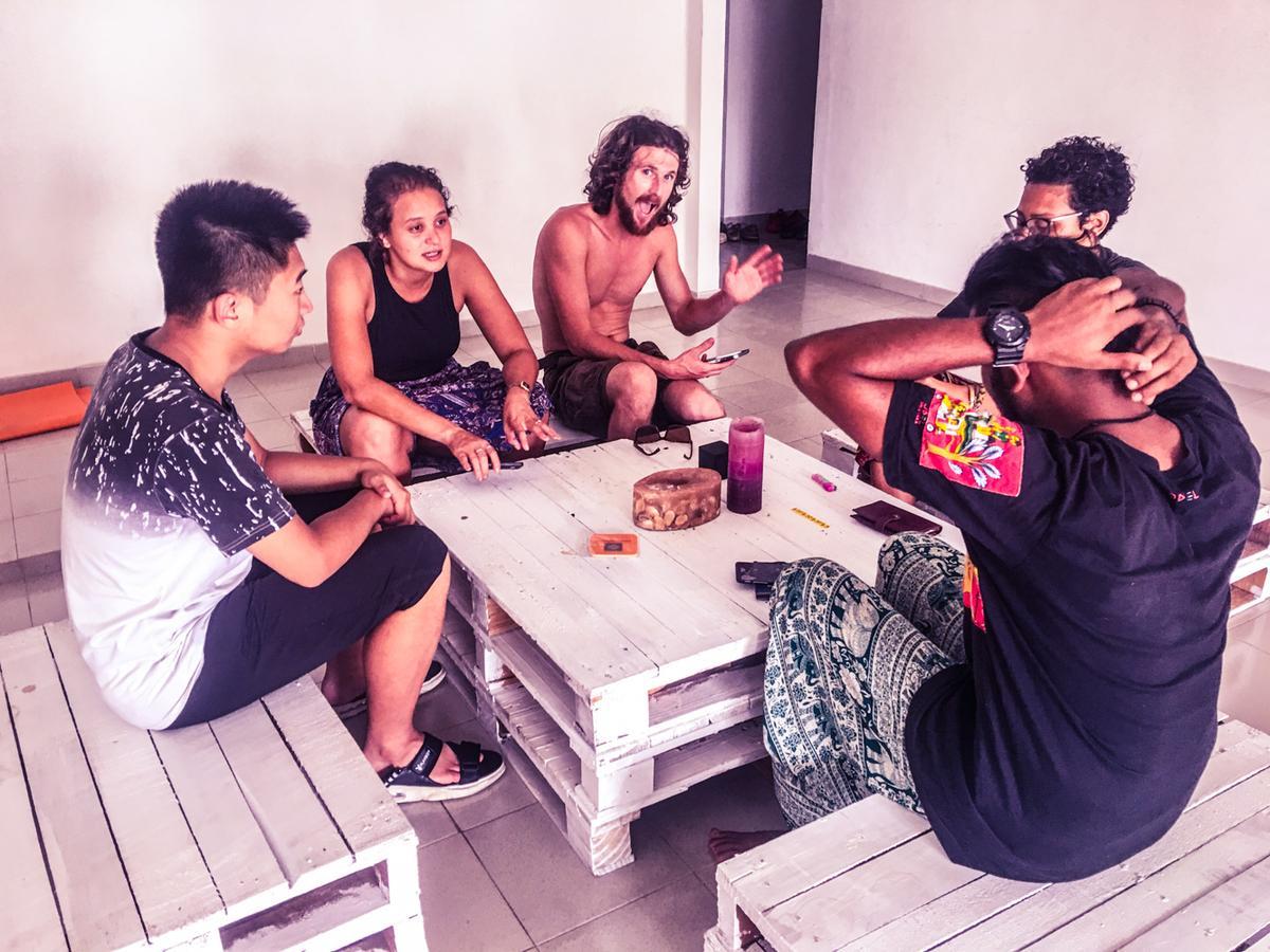 Hostel Lbl *