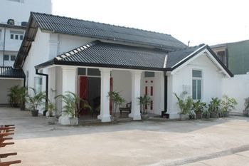 City Hostel *
