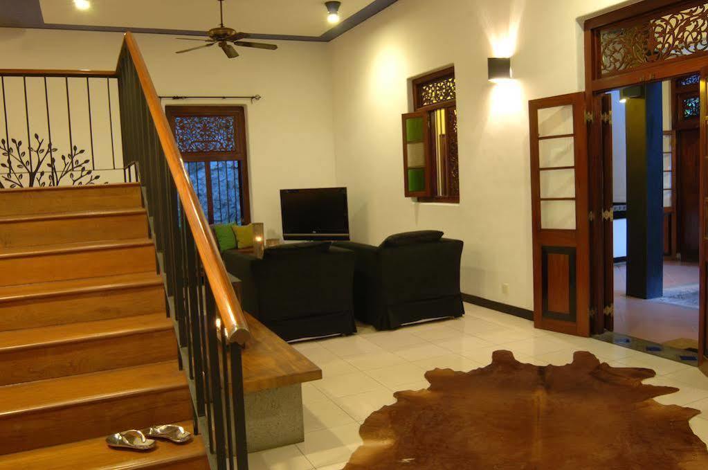 Bed & Breakfast Capers 3*