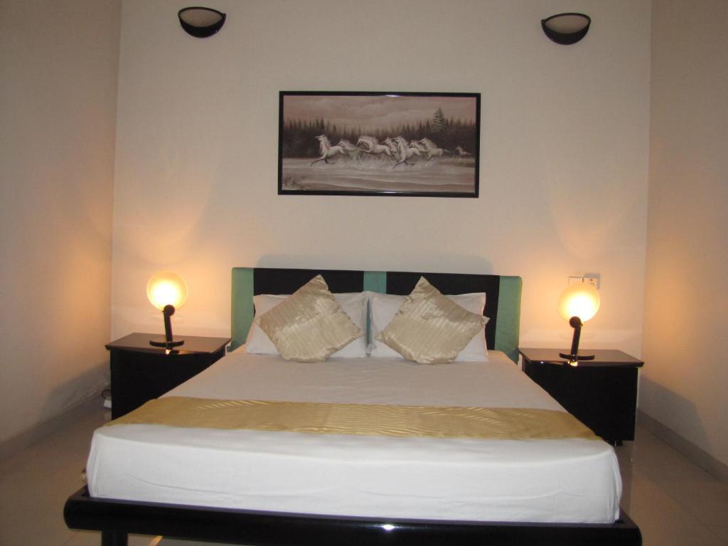 Whitehouse Residencies 3* Colombo