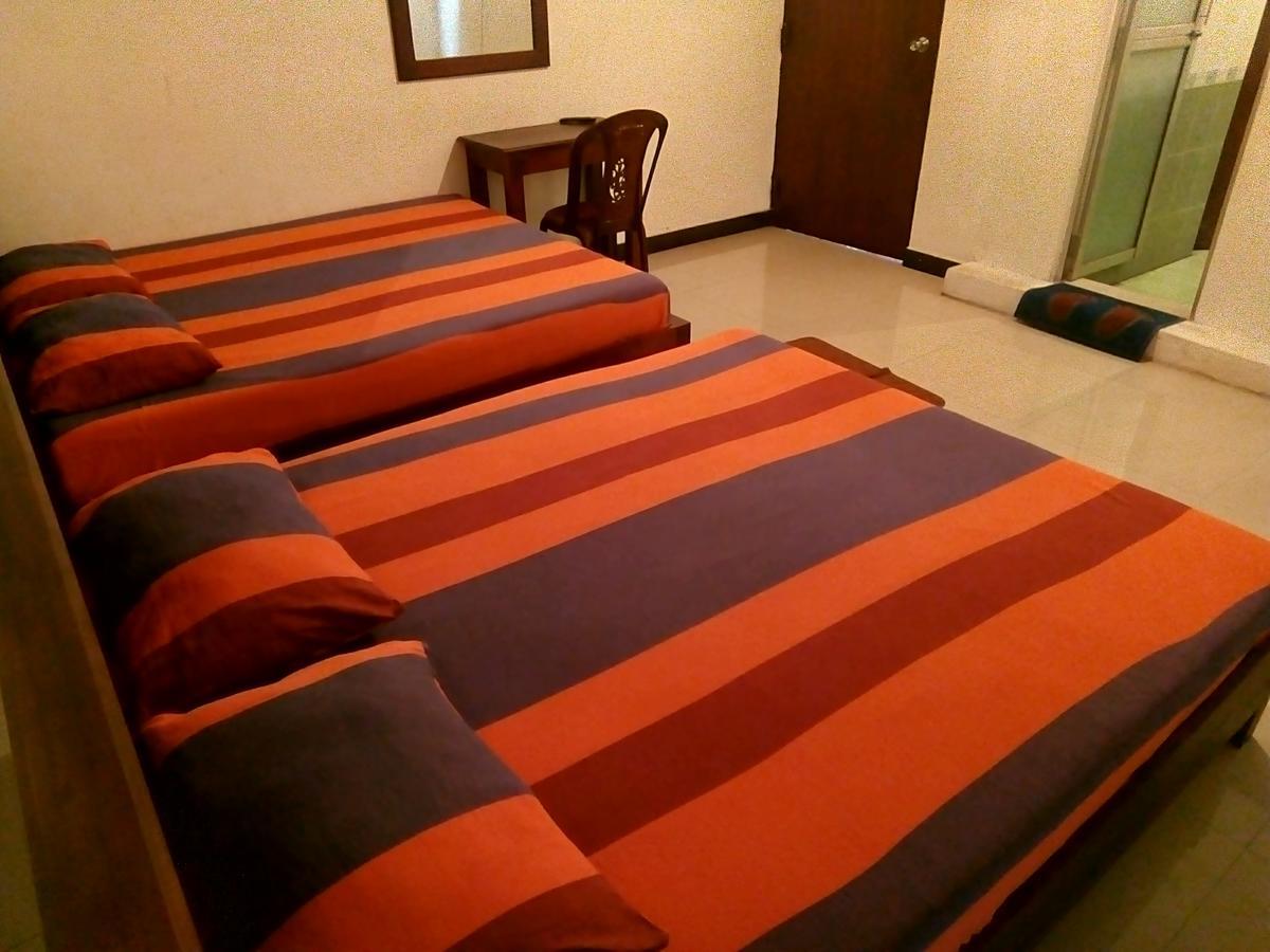 Blue Moon Inn *