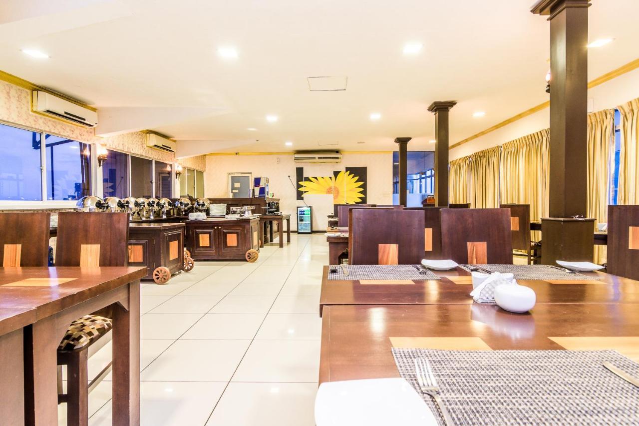 Ceylon Hotel,colombo 3*