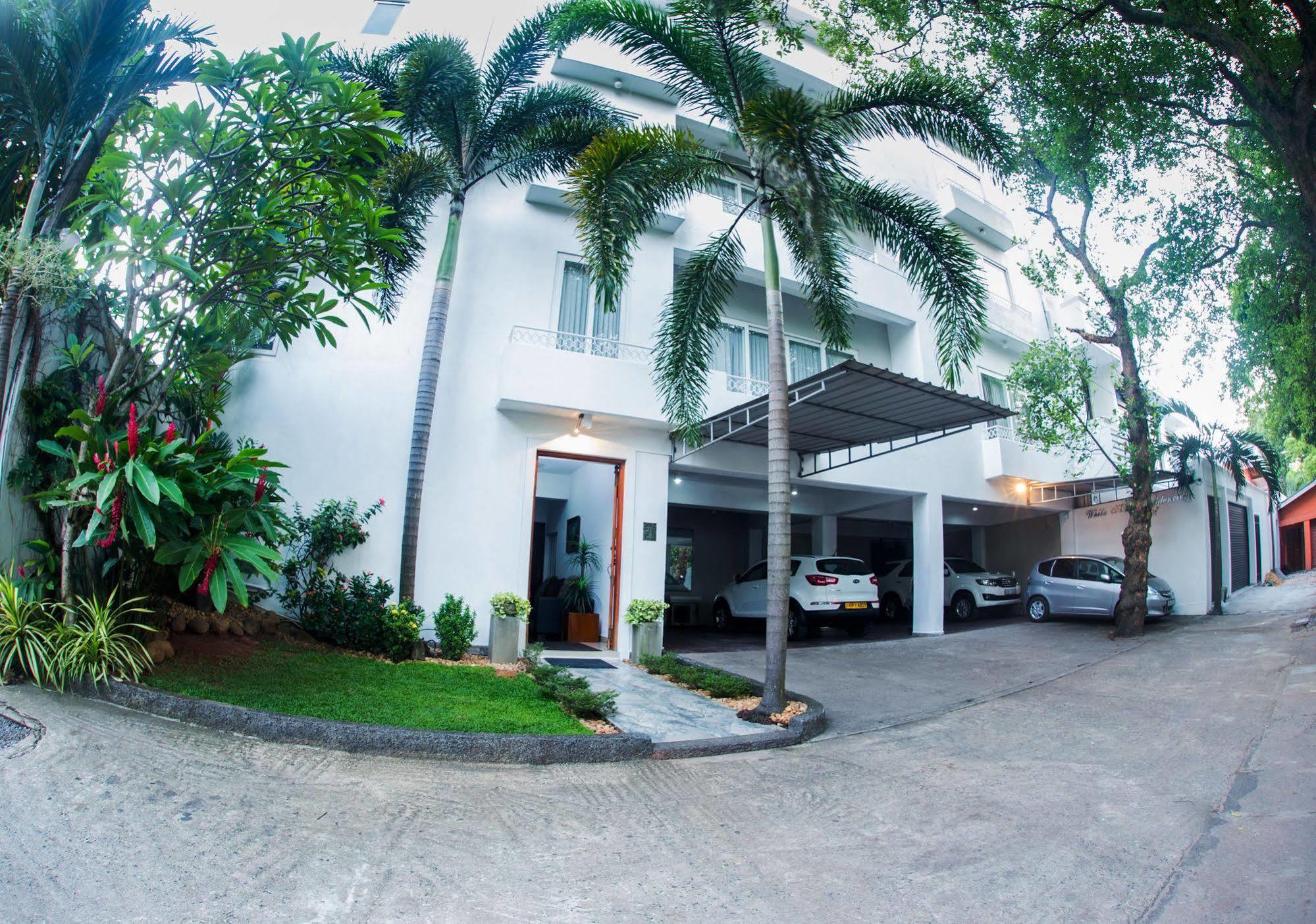 Whitehouse Residencies 3*