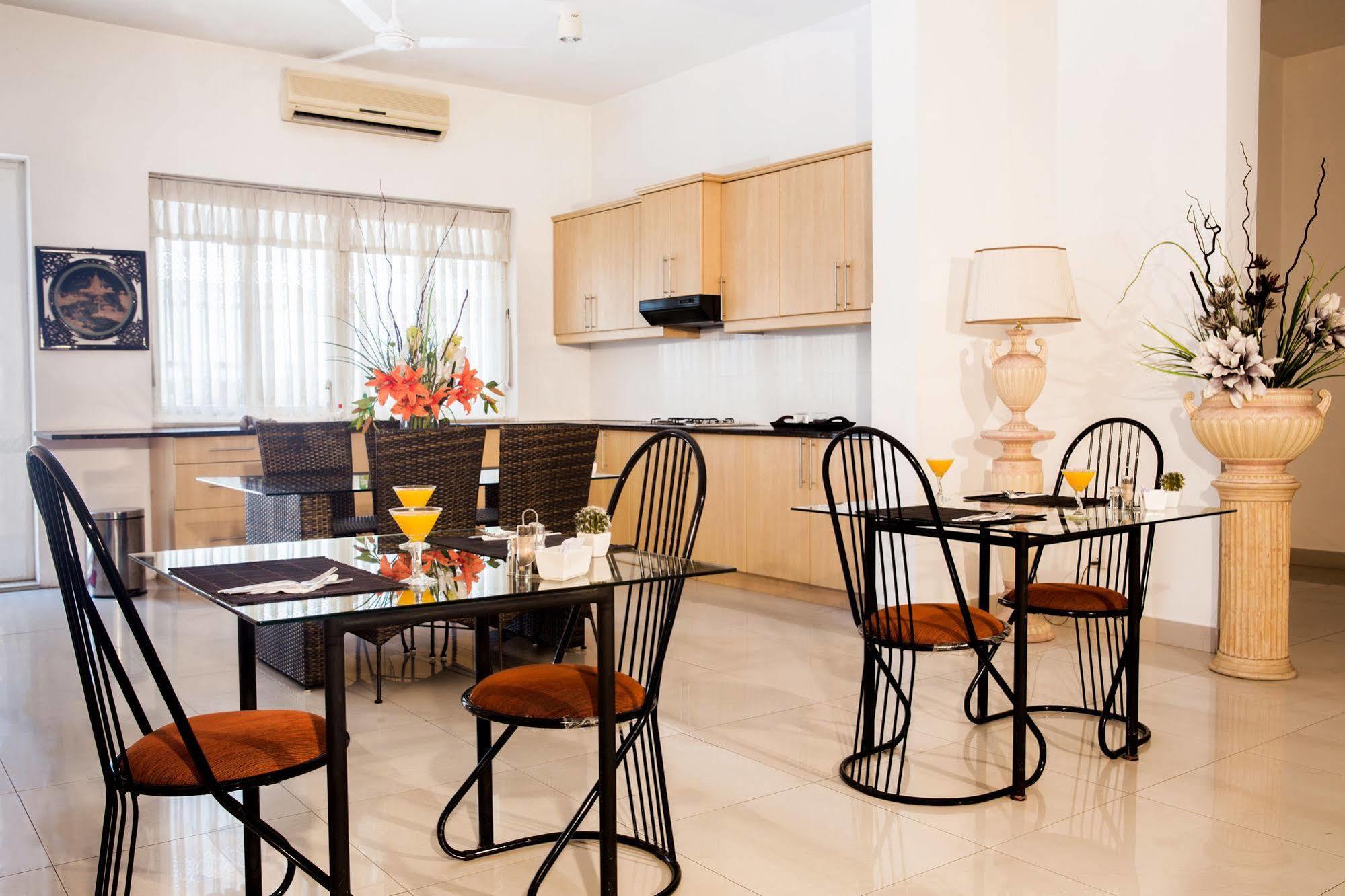 Whitehouse Residencies 3* Colombo