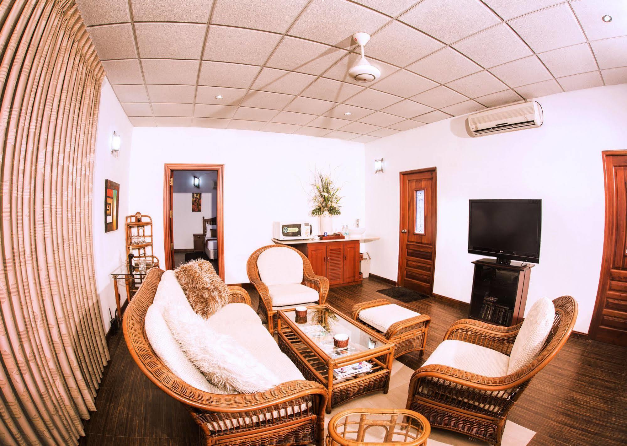 Bed & Breakfast Whitehouse Residencies Colombo
