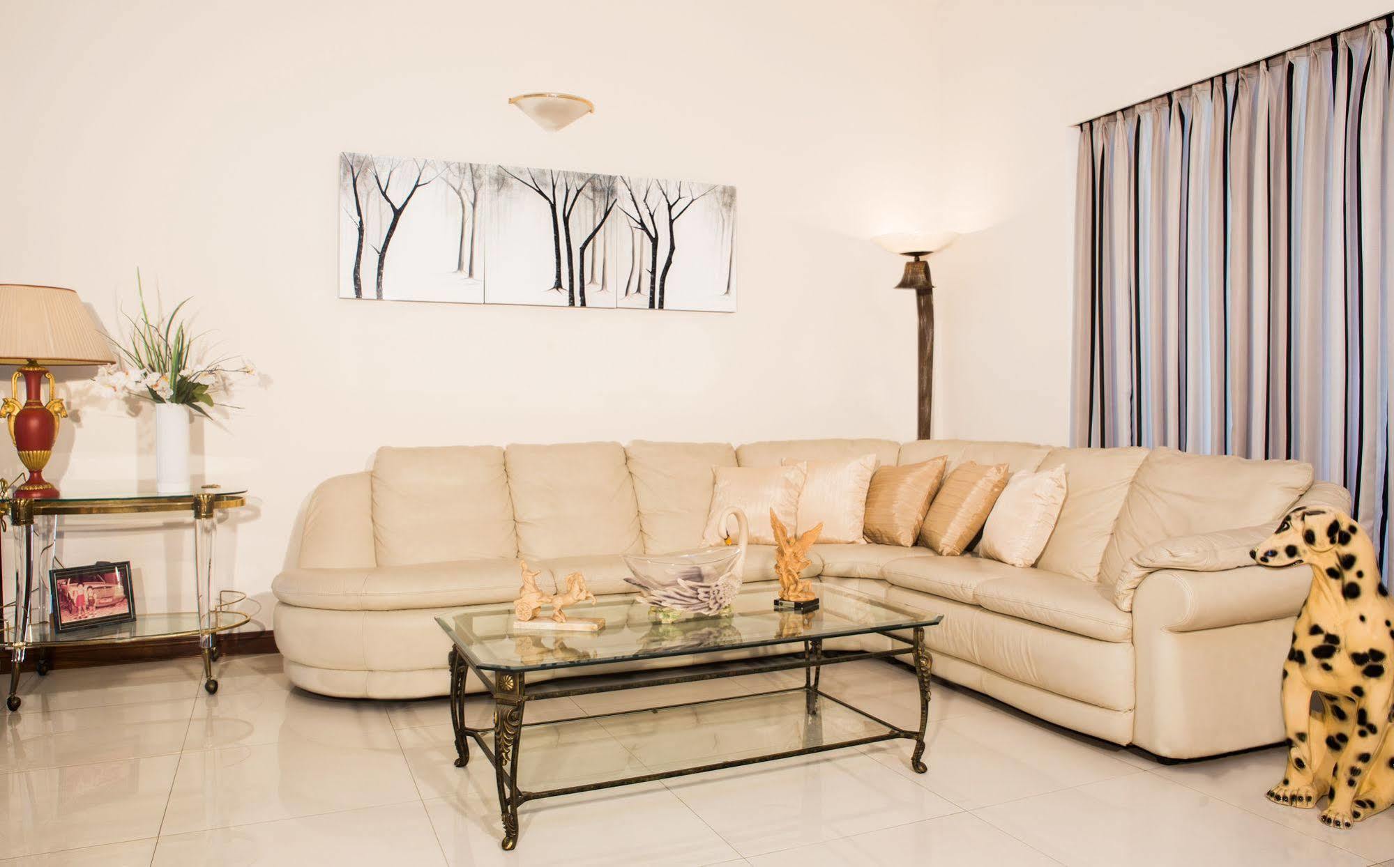 Whitehouse Residencies Bed & Breakfast