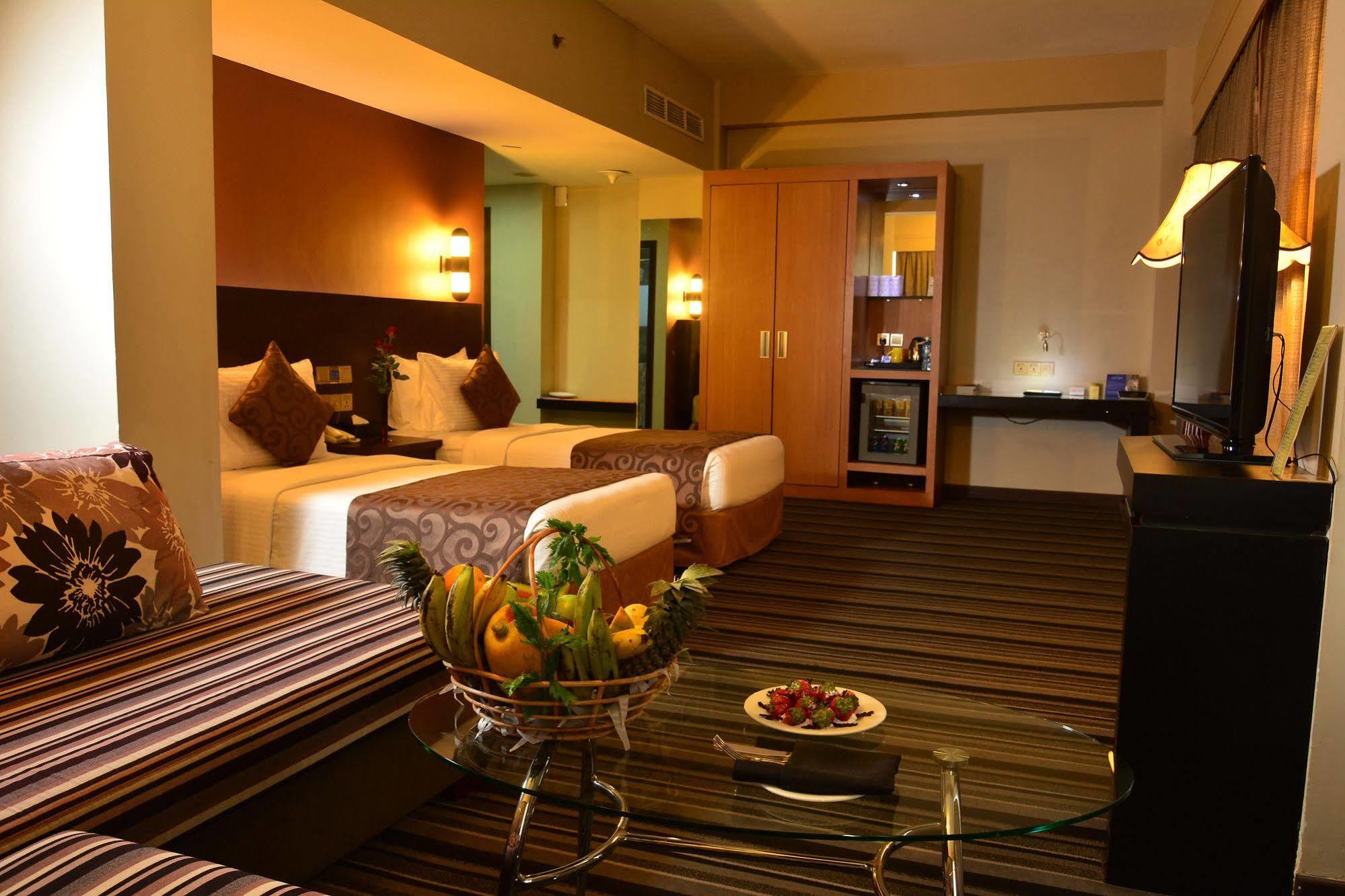 Pearl Grand