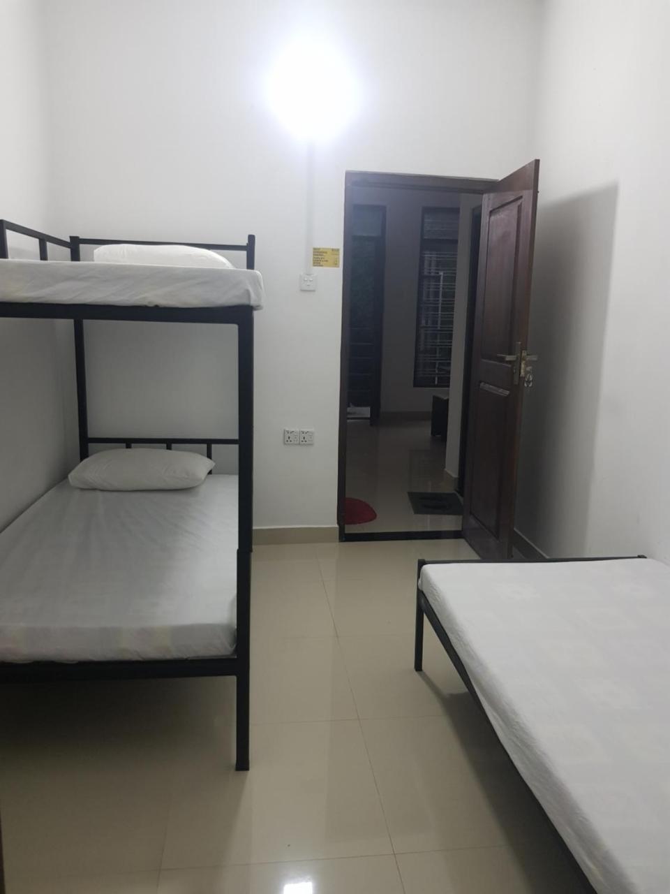 Steps Backpackers * Colombo