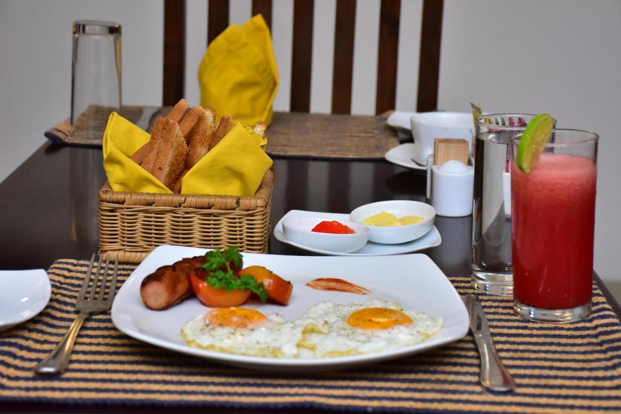 Bongo 3* Colombo