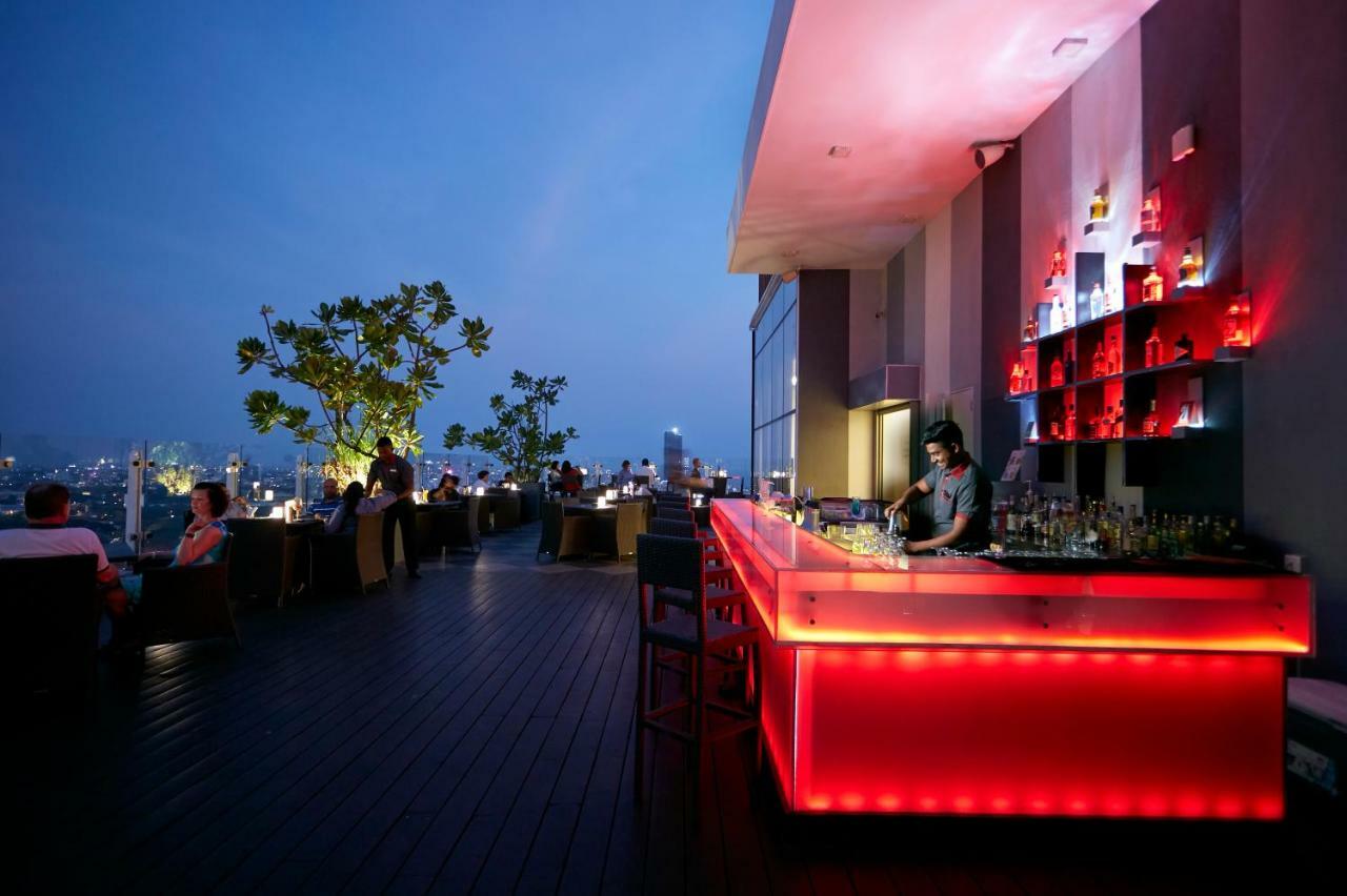 Hotel Cinnamon Red