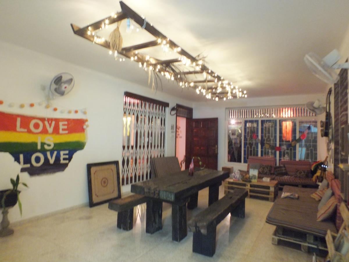Groove House Hostels *