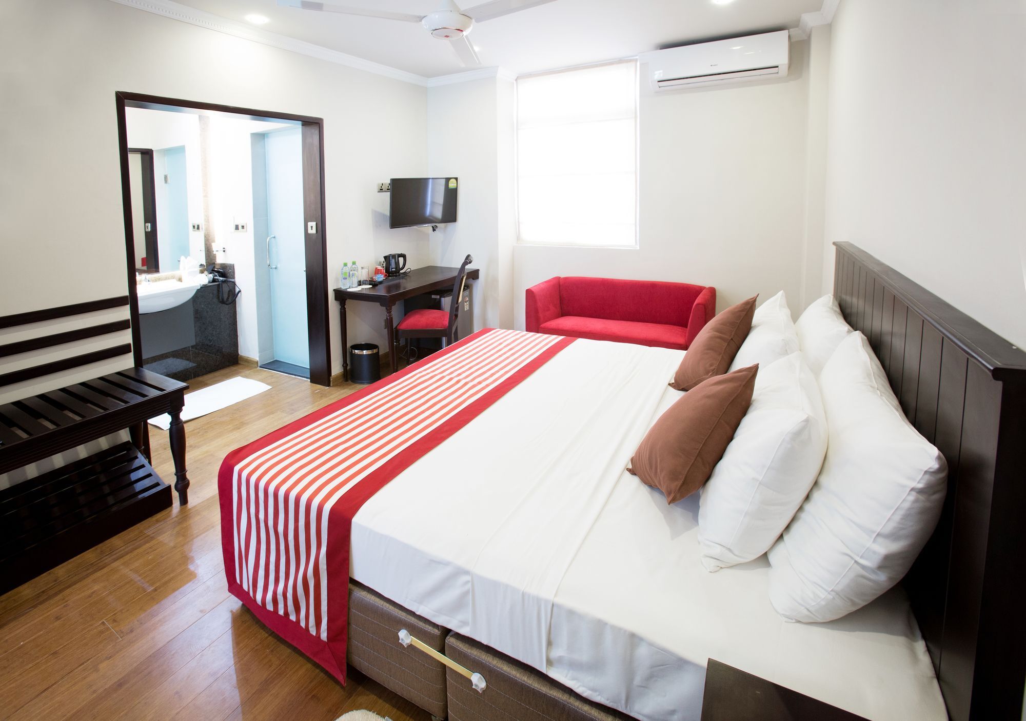 Hotel Earl's Red 3*